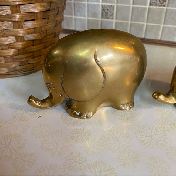 Vintage MCM Brass Elephant family kitschy decor - Picture 3 of 6